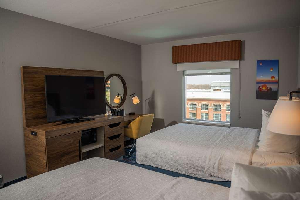 Hampton Inn & Suites Erie Bayfront Szoba fotó
