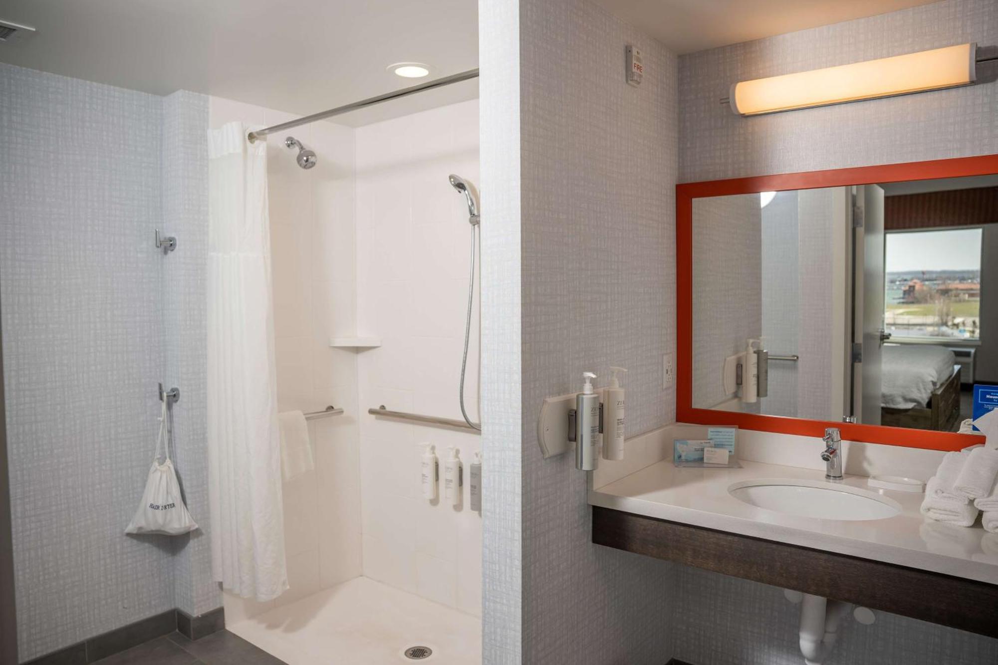 Hampton Inn & Suites Erie Bayfront Kültér fotó