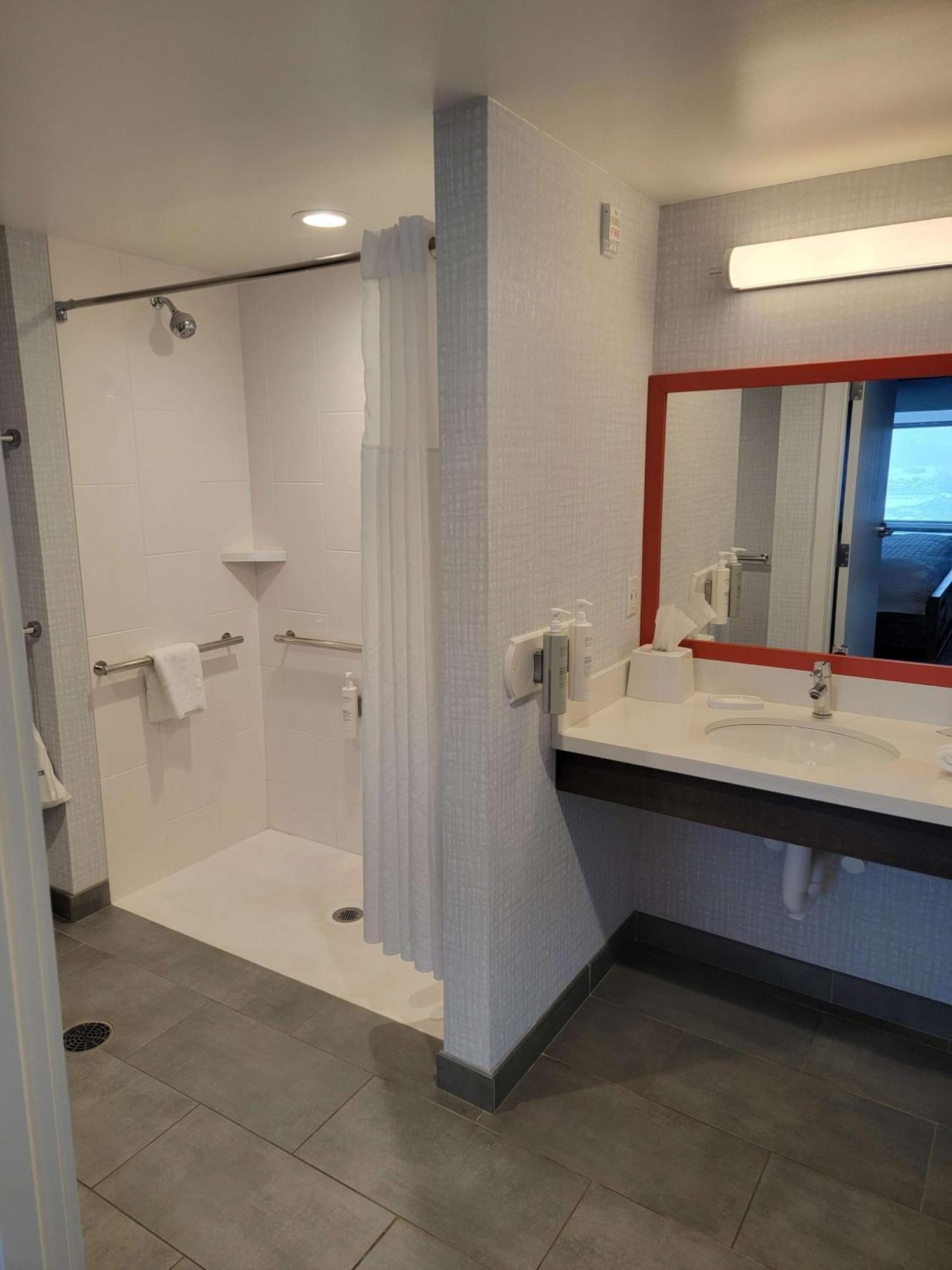 Hampton Inn & Suites Erie Bayfront Kültér fotó