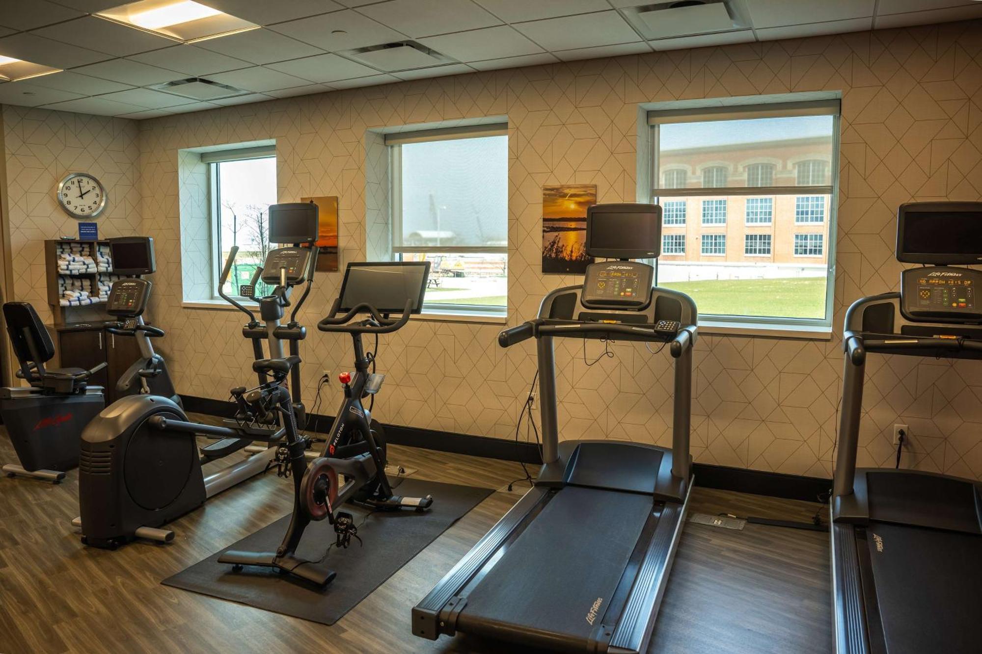 Hampton Inn & Suites Erie Bayfront Kültér fotó